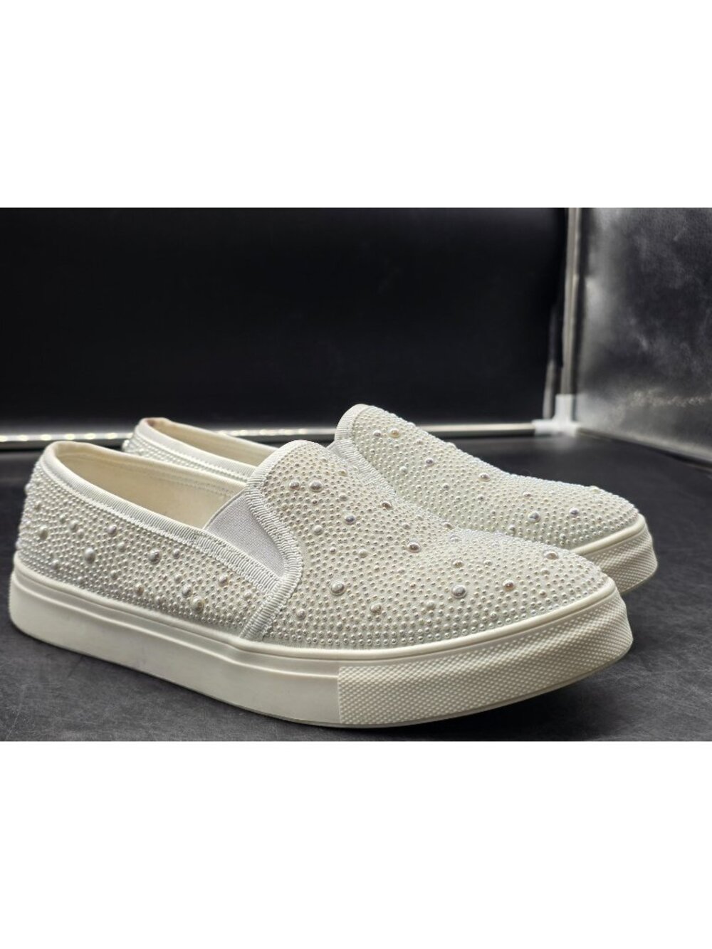 Madden Girl Quincy-P Shoes Womens Size 7 White Slip On Sneakers Stained QUIN04J1
